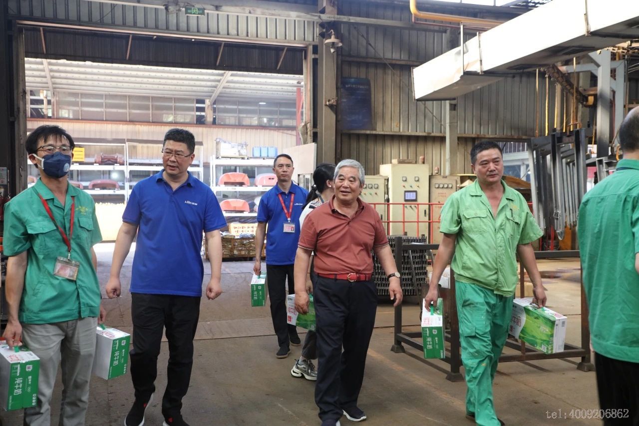 公司領(lǐng)導(dǎo)深入一線慰問員工,傳遞溫暖關(guān)懷